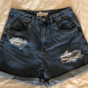 Women’s denim shorts with small rips (7)